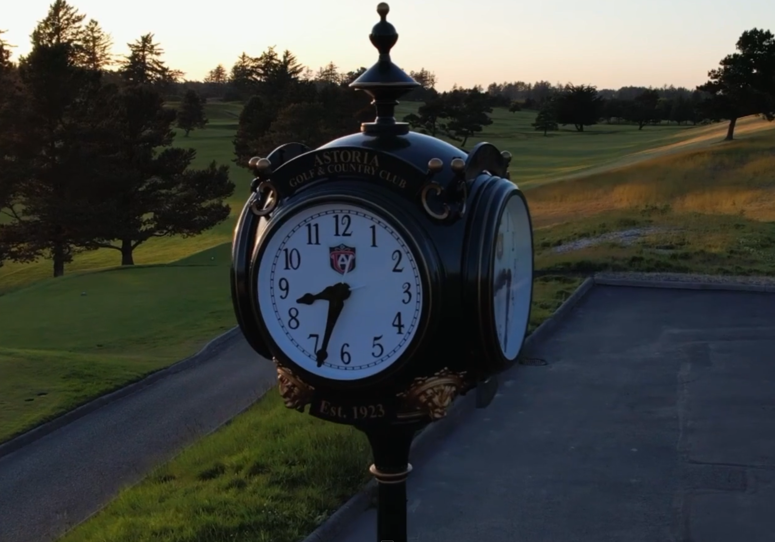 Four-faced Astoria Golf & Country Club course clock, donated by The Lyder Cup